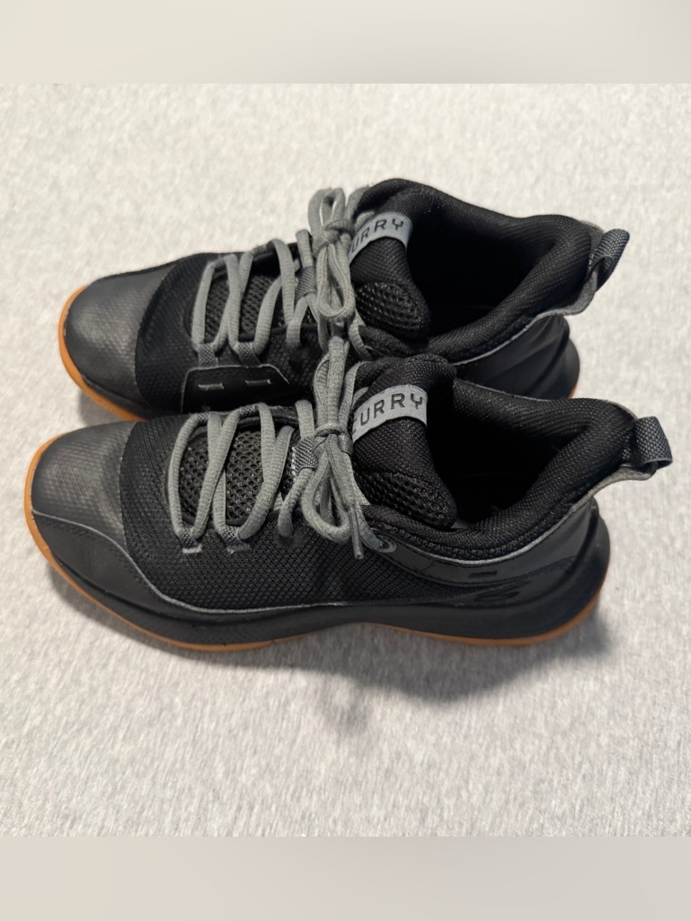 Under Armour Steph Curry Black Sneakers with Gray Laces 5Y